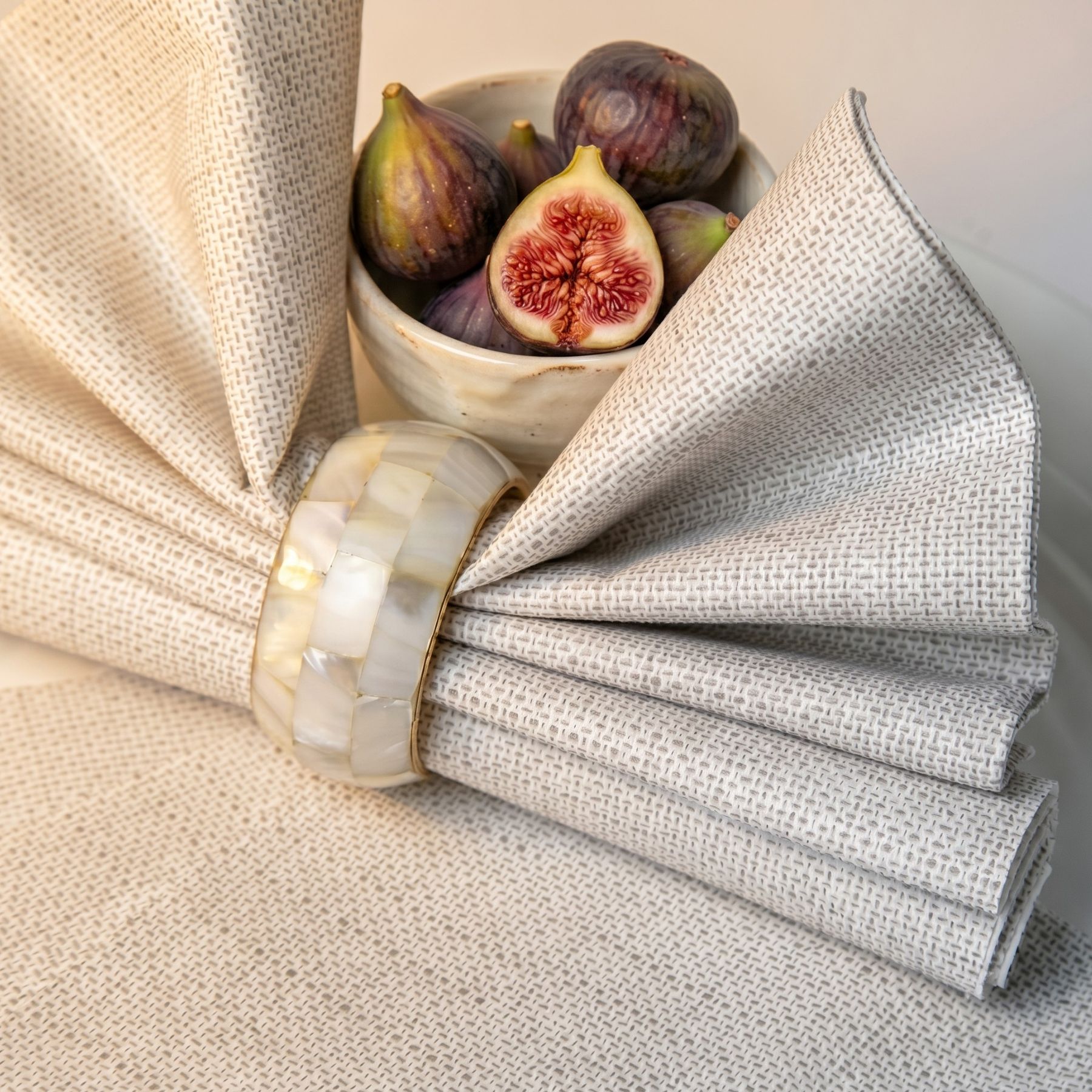SimuLinen Elegant Touch Disposable Dinner Napkins - Light Grey weave pattern - 16x16"